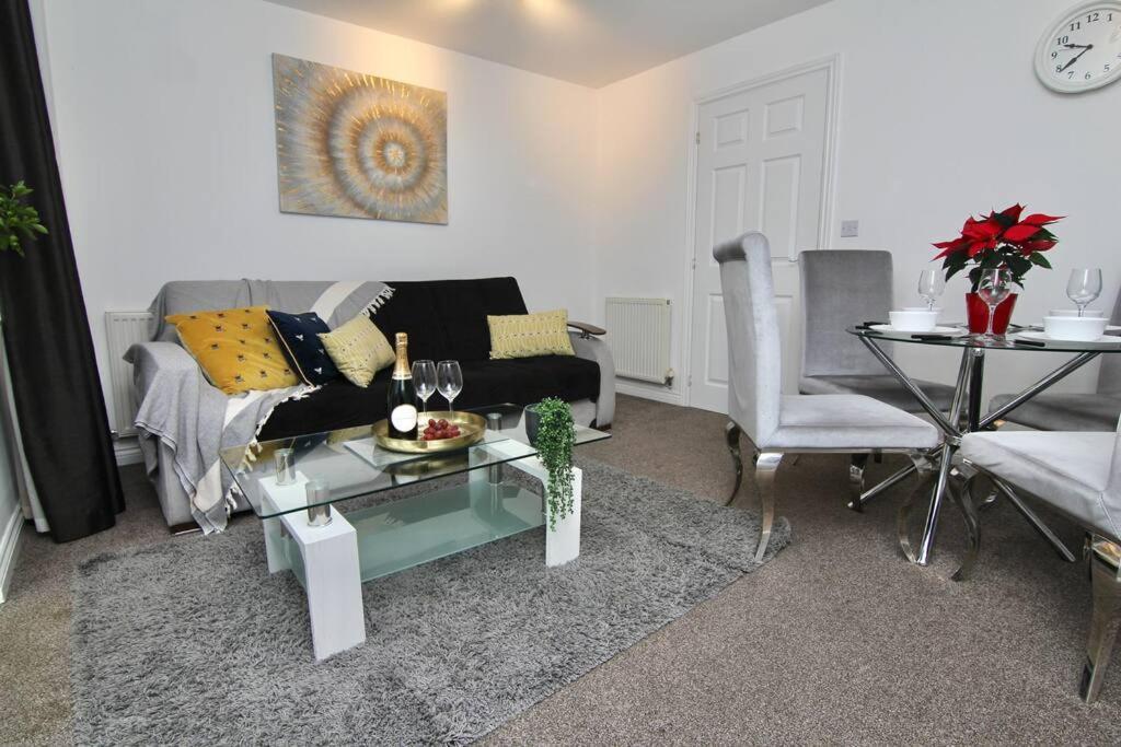 Daimler House - Cosy Home Near Coventry City Centre ภายนอก รูปภาพ