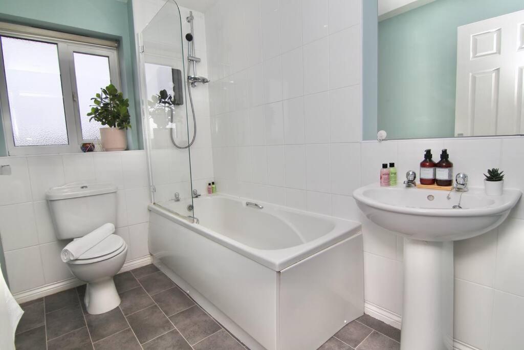 Daimler House - Cosy Home Near Coventry City Centre ภายนอก รูปภาพ