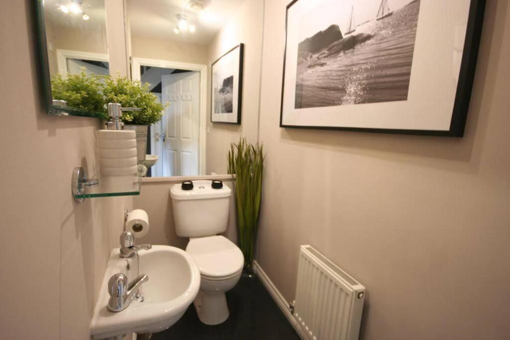 Daimler House - Cosy Home Near Coventry City Centre ภายนอก รูปภาพ