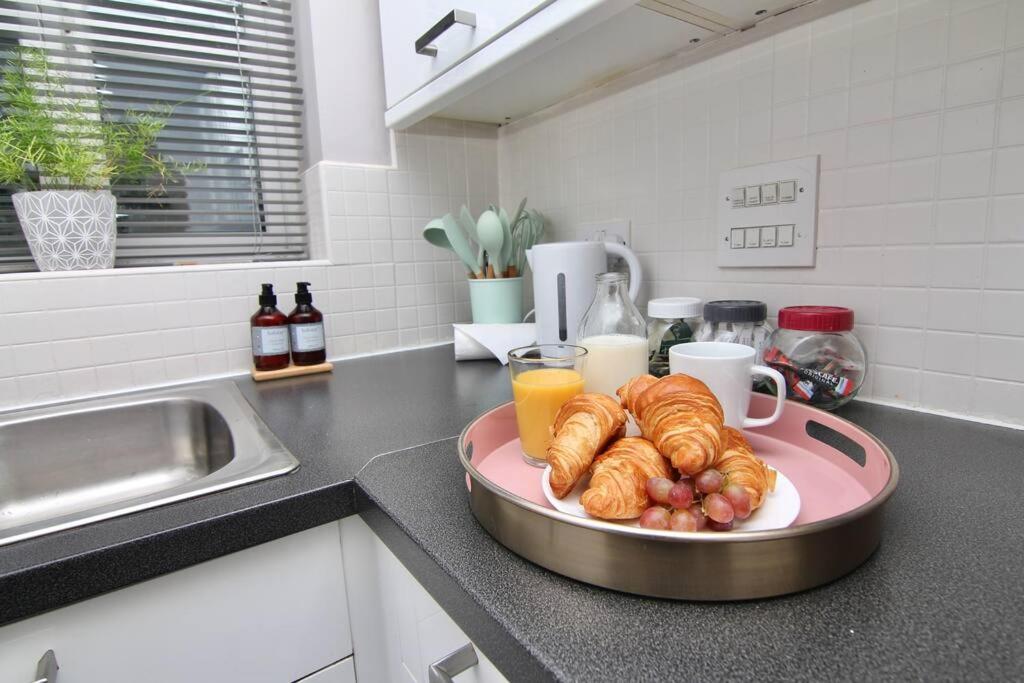 Daimler House - Cosy Home Near Coventry City Centre ภายนอก รูปภาพ