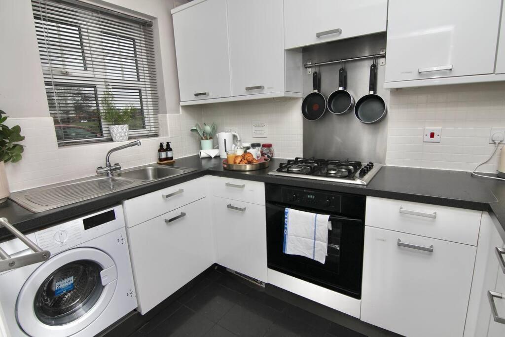 Daimler House - Cosy Home Near Coventry City Centre ภายนอก รูปภาพ