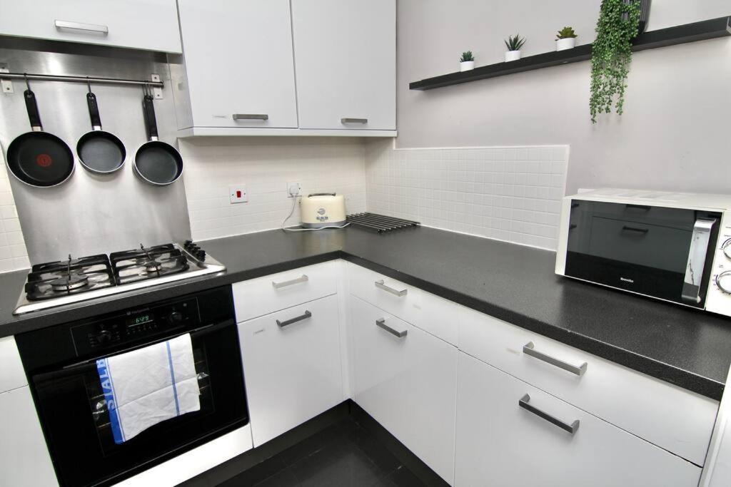 Daimler House - Cosy Home Near Coventry City Centre ภายนอก รูปภาพ