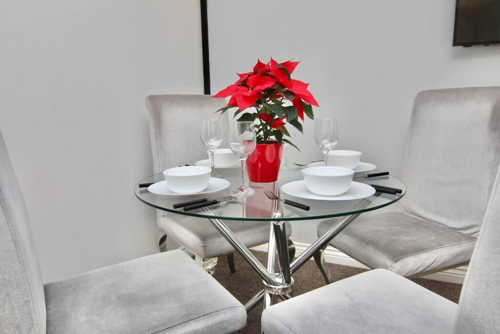 Daimler House - Cosy Home Near Coventry City Centre ภายนอก รูปภาพ